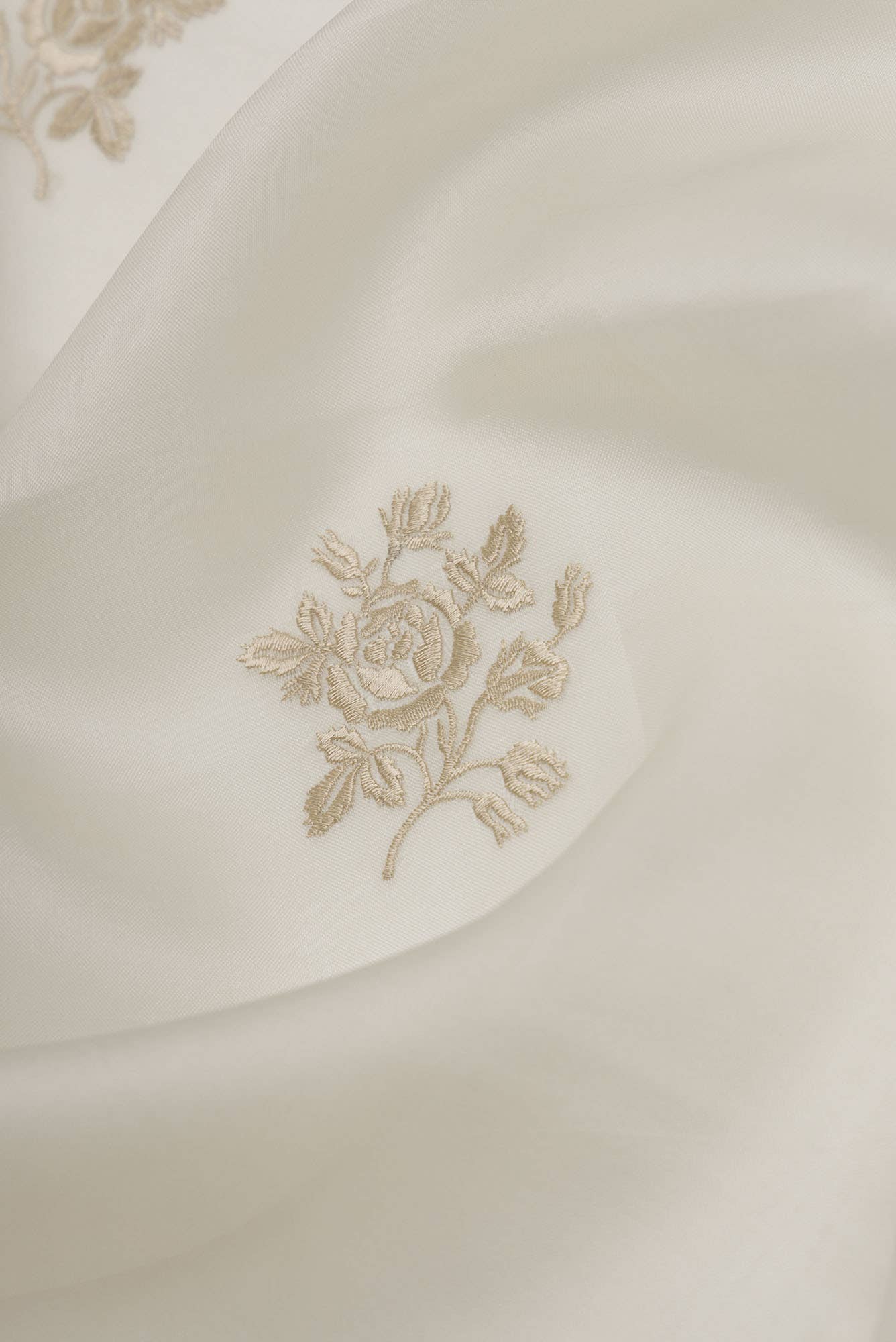 Romance of the Roses Cream floral design saree from Embroidered Romance Collection by Nalli - Image 3