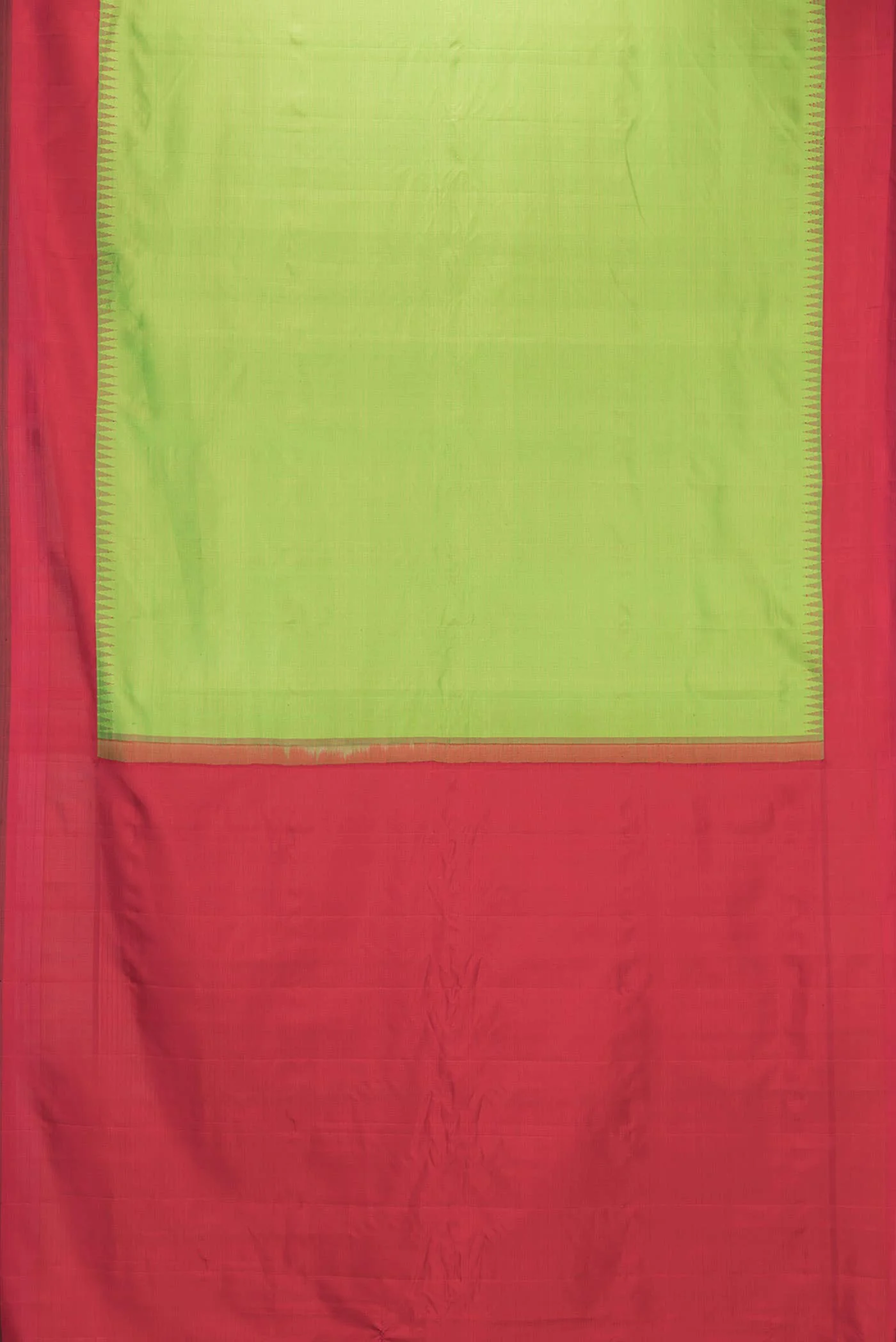 Green Dual Tone Gadwal Silk Saree - Image 4