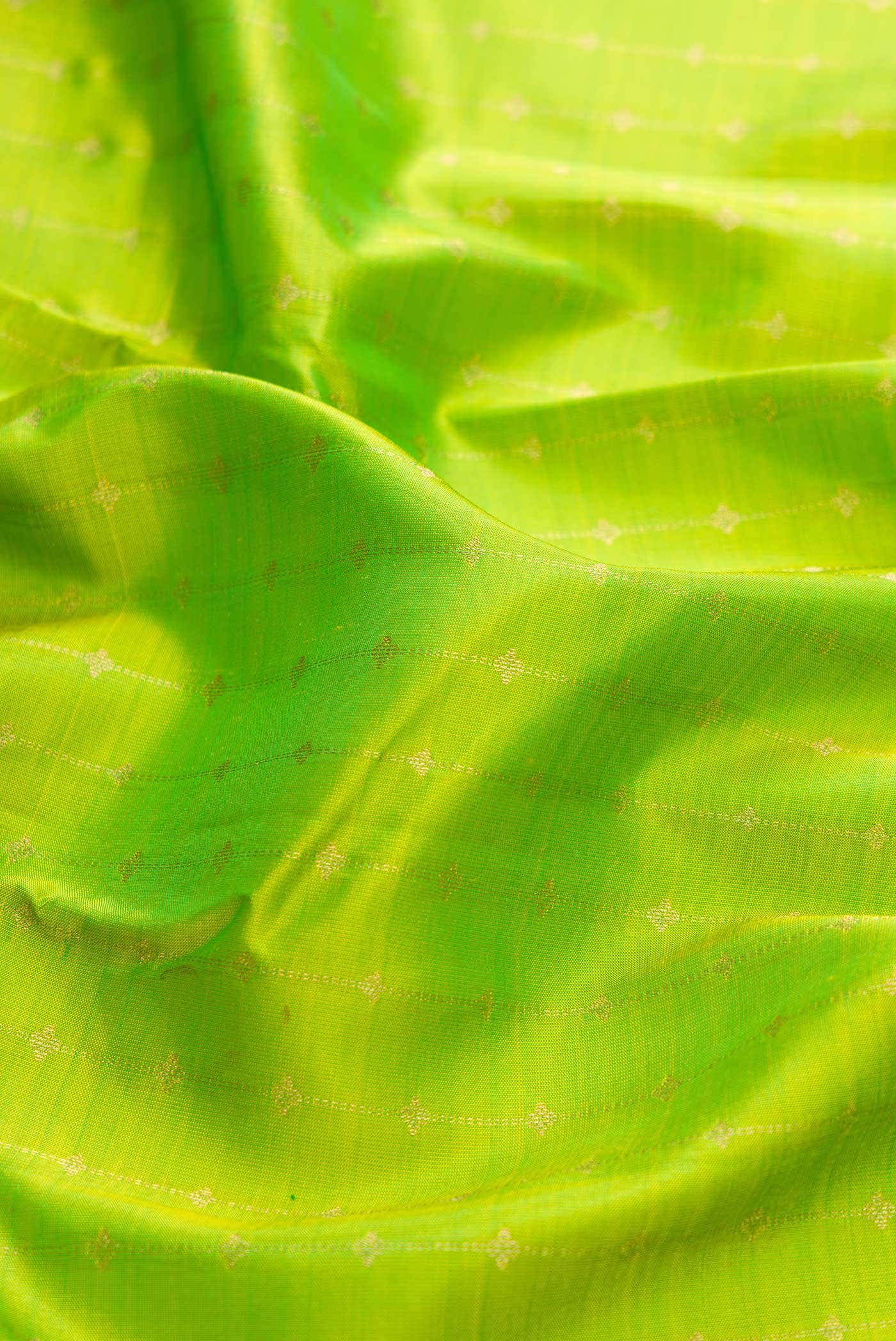 Parrot Green Dual Tone Kanchipuram Silk Saree - Image 3